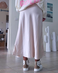 Jupe beige satinée