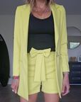 Ensemble short yellow