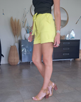 Ensemble short yellow