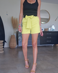 Ensemble short yellow