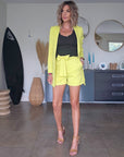 Ensemble short yellow