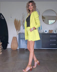Ensemble short yellow