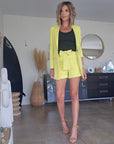 Ensemble short yellow