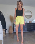 Ensemble short yellow