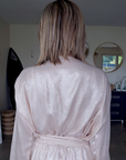 Robe beige et argentée