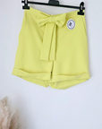 Ensemble short yellow