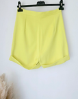 Ensemble short yellow