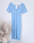 Robe bleue à rayures