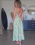 Robe verte dos nu en soie