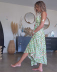Robe verte dos nu en soie