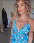 Robe bleue dos nu en soie