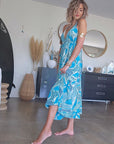 Robe bleue dos nu en soie