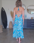 Robe bleue dos nu en soie
