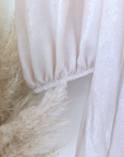 Robe beige et argentée