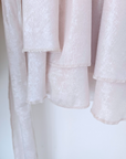 Robe beige et argentée