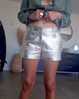 Short star en cuir