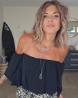 Blouse noire épaules dénudées