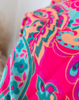 Jupe fuchsia fendue