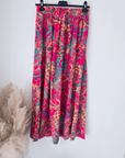 Jupe fuchsia fendue