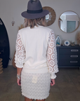 Pull blanc manches ajourées - 𝐌𝐚𝐫𝐢𝐧𝐚𝟒𝟒𝐟𝐚𝐦𝐢𝐥𝐲