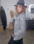 Veste grise à carreaux et sequins - 𝐌𝐚𝐫𝐢𝐧𝐚𝟒𝟒𝐟𝐚𝐦𝐢𝐥𝐲