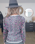 Pull léopard rose vif