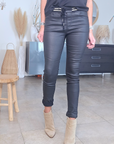 Pantalon slim noir huilé