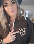Pull chaud marron coeur léopard