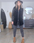 Manteau teddy noir manches cuir et peau retournée