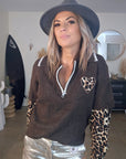 Pull chaud marron coeur léopard