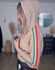 Cardigan à capuche à bandes fluo.