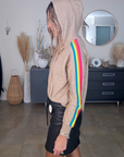 Cardigan à capuche à bandes fluo.