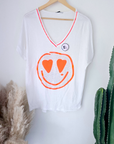 Haut blanc smiley orange fluo - 𝐌𝐚𝐫𝐢𝐧𝐚𝟒𝟒𝐟𝐚𝐦𝐢𝐥𝐲