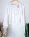 Pull blanc avec dentelle - 𝐌𝐚𝐫𝐢𝐧𝐚𝟒𝟒𝐟𝐚𝐦𝐢𝐥𝐲