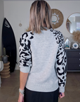 Pull gris à imprimé léopard noir - 𝐌𝐚𝐫𝐢𝐧𝐚𝟒𝟒𝐟𝐚𝐦𝐢𝐥𝐲