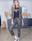Veste cintrée camouflage kaki avec dessin et inscriptions dorées - 𝐌𝐚𝐫𝐢𝐧𝐚𝟒𝟒𝐟𝐚𝐦𝐢𝐥𝐲