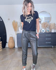 T-shirt noir à inscriptions dorées - 𝐌𝐚𝐫𝐢𝐧𝐚𝟒𝟒𝐟𝐚𝐦𝐢𝐥𝐲