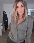 Cardigan kaki à capuche - 𝐌𝐚𝐫𝐢𝐧𝐚𝟒𝟒𝐟𝐚𝐦𝐢𝐥𝐲