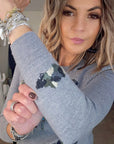 Pull gris plumes camouflage - 𝐌𝐚𝐫𝐢𝐧𝐚𝟒𝟒𝐟𝐚𝐦𝐢𝐥𝐲