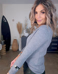 Pull gris plumes camouflage - 𝐌𝐚𝐫𝐢𝐧𝐚𝟒𝟒𝐟𝐚𝐦𝐢𝐥𝐲