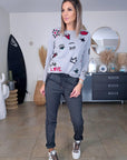 Pull gris ร รฉcussons - ๐๐๐ซ๐ข๐ง๐๐๐๐๐๐ฆ๐ข๐ฅ๐ฒ