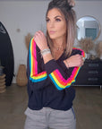 Pull bleu marine manches arc-en-ciel fluo - 𝐌𝐚𝐫𝐢𝐧𝐚𝟒𝟒𝐟𝐚𝐦𝐢𝐥𝐲