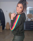 Pull vert kaki à manches arc-en-ciel fluo - 𝐌𝐚𝐫𝐢𝐧𝐚𝟒𝟒𝐟𝐚𝐦𝐢𝐥𝐲
