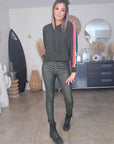Pull vert kaki à manches arc-en-ciel fluo - 𝐌𝐚𝐫𝐢𝐧𝐚𝟒𝟒𝐟𝐚𝐦𝐢𝐥𝐲