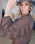 Chemise marron à volants