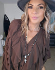 Chemise marron à volants