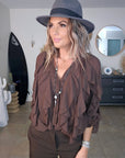 Chemise marron à volants