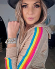 Cardigan à capuche à bandes fluo.