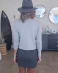 Pull gris écussons