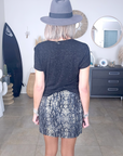 T-shirt noir avec perles bijoux
